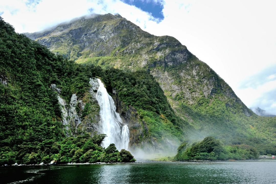 New Zealand Coastal Expedition with Queenstown Escape