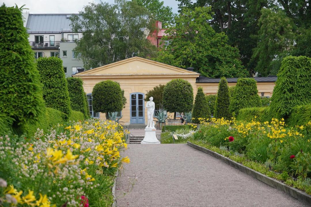 A Small Ship Cruise of the Baltic, Botanical Heritage, Art & Architecture