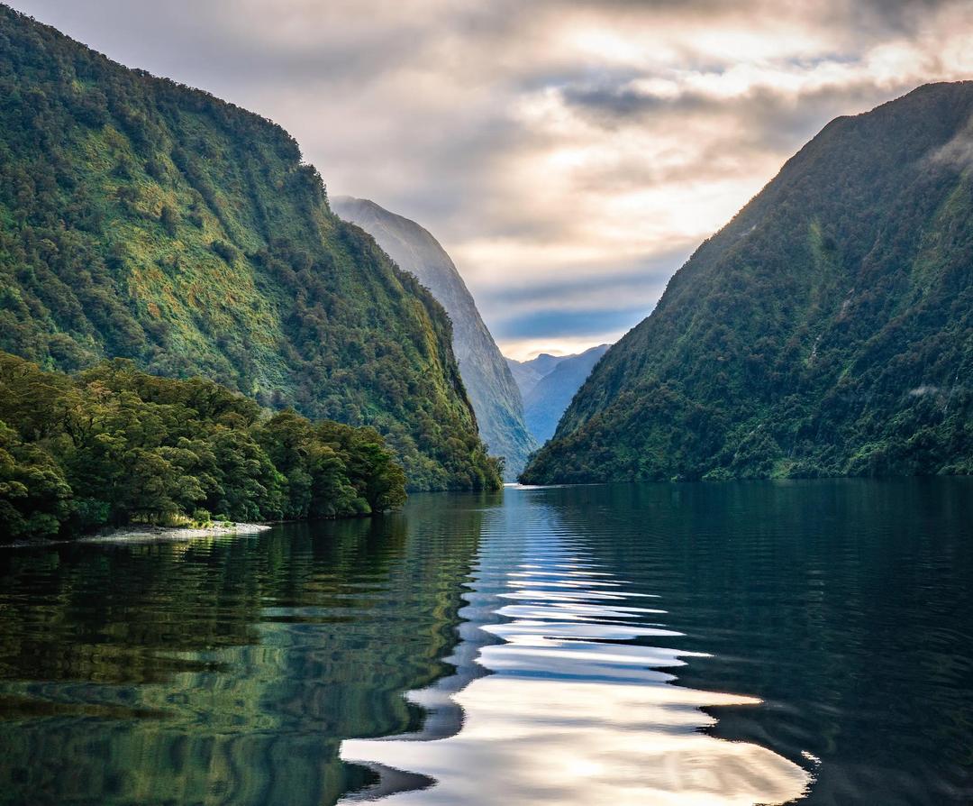 New Zealand Coastal Expedition with Geothermal Wonders and Southern Peaks